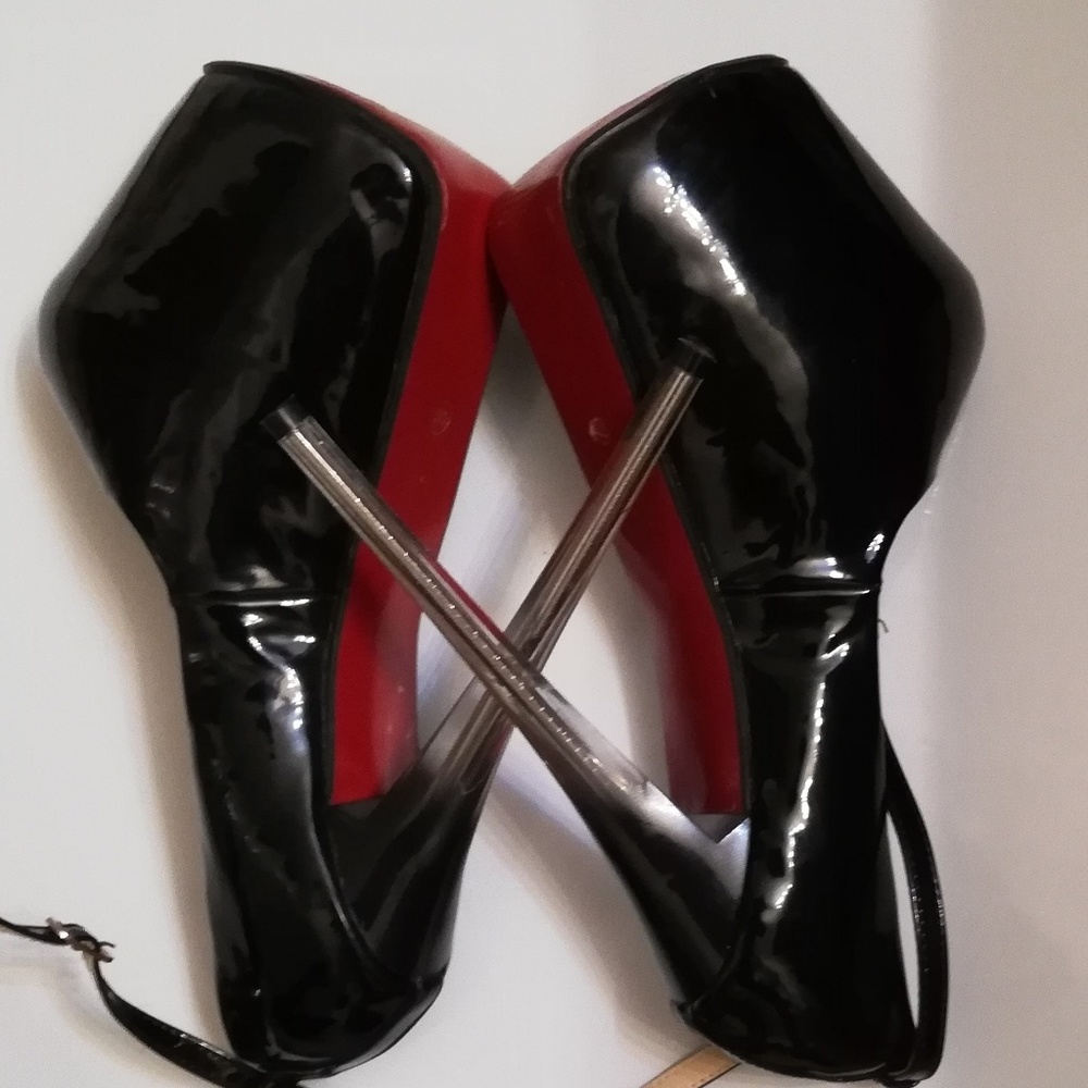 Women's pumps with red soles and transparent heels
